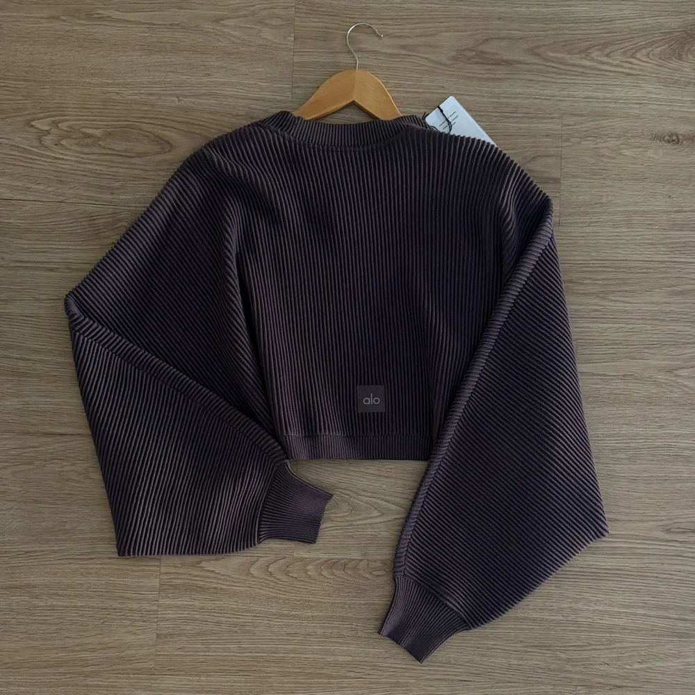 Alo Yoga Denim Knit Shawl in Raisinette/ Black size M/L- NWT - Picture 3 of 8